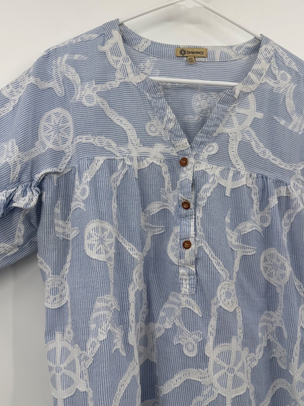 Democracy Top Women 1X Blue White V Neck Ruffles 3/4 Sleeve Boho Peasant Coastal - Picture 3 of 13